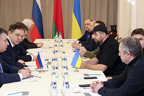 Jednání Ruska a Ukrajiny poblí hranic v bloruském Homelu (28. února 2022)