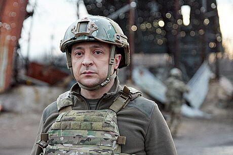 Ukrajinský prezident Volodymyr Zelenskyj na bojových pozicích ukrajinské armády...