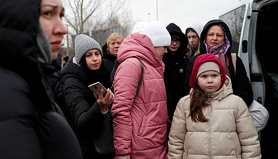 Ukrajintí uprchlíci pijeli do Maarska. (26. února 2022)