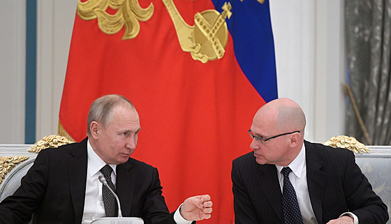 Rusk prezident Vladimir Putin se Sergejem Kirijenkem. (26. nora 2020)
