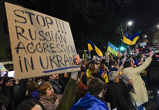 Dost ruské agresi na Ukrajin. Lidé protestují proti postupu Ruska vi...