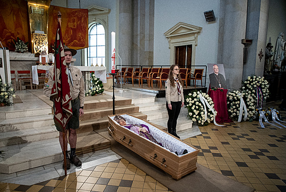 Rakev ped oltáem katedrály Boského Spasitele v Ostrav