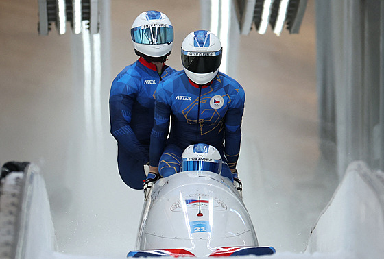 tybob Dominika Dvoáka bhem tetí jízdy olympijského závodu v Pekingu.