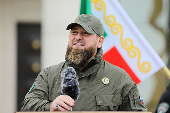 eenský lídr Ramzan Kadyrov promlouvá ke svým vojákm ped jejich zapojením do...