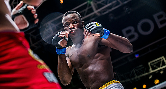 Belgický MMA zápasník Losene Keita v prvním zápase v Oktagonu knokautoval...