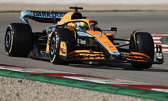 Lando Norris z McLarenu pi pedsezónním testování