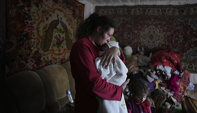 Neodradí je tuhé boje ani příchod zimy. Tisíce Ukrajinců odmítají evakuaci