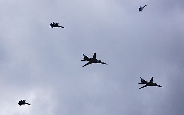 Piloti umírají v ruských pastech, stíhačky F-16 nás zachrání, apeluje Ukrajina