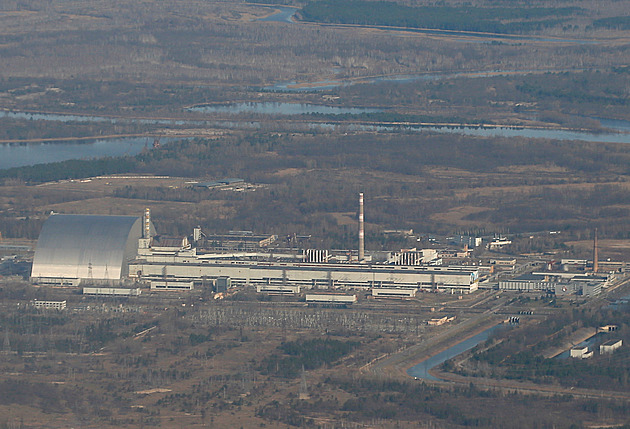 Trable s elektrárnami. Černobyl odpojen od sítě, není signál ze Záporoží