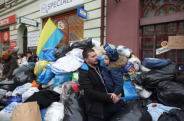 Pomoc ukrajinským uprchlíkům schvaluje šedesát procent Čechů