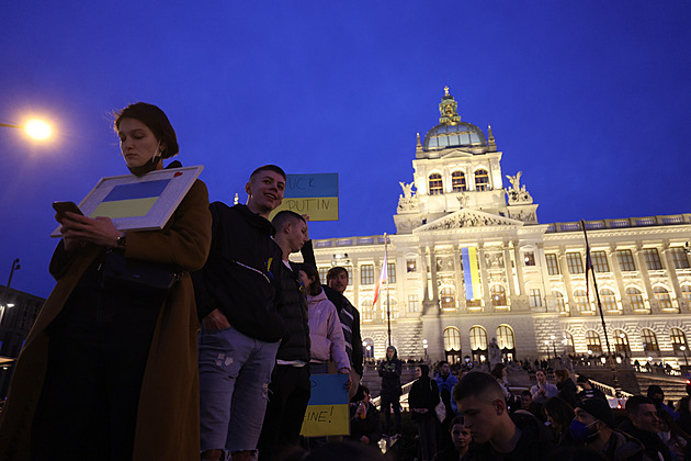 V centru Prahy se protestovalo proti ruské invazi, dorazily tisíce lidí