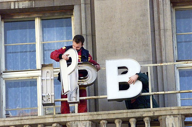 Výběr vysokých vkladů jako varování. Před 25 lety zkrachovala banka IPB