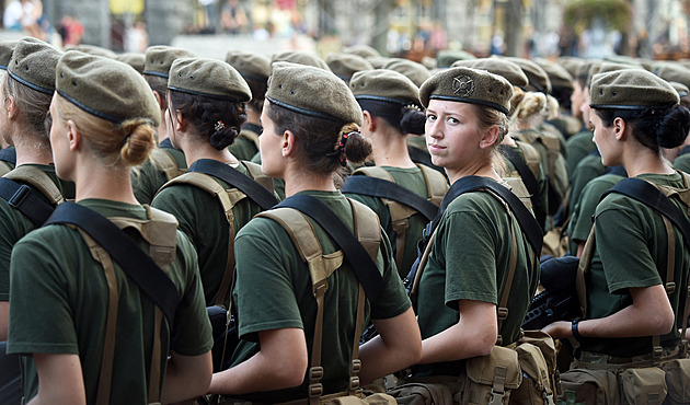 Dělostřelkyně či tankistky. Každý sedmý voják v ukrajinské armádě je žena