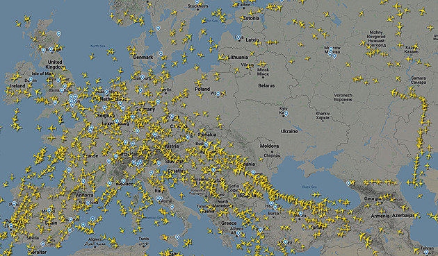 Kolik stojí létat oklikou. Aerolinky musí řešit nejen finance, ale i reputaci