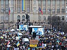 Desítky tisíc lidí protestují na Václavském námstí v Praze proti ruské agresi...