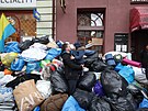 Lidé se v Praze úastní sbírek na podporu Ukrajinc. Donáí obleení, hygienu i...