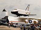 Antonov An-225 Mrija s raketoplánem Buran na hbet