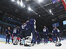 Fintí hokejisté se radují z vítzství v olympijském finále.