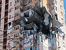 Obytný dm pokozen ostelováním v Kyjev na Ukrajin. (26. února 2022)