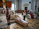 Rakev ped oltáem katedrály Boského Spasitele v Ostrav