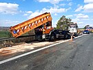 Po sr�ce dvou �dr�b��sk�ch voz� s kamionem na D2 zem�el jeden silni���.