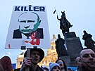 Lidé demonstrují proti ruské invazi na Ukrajinu na Václavském námstí v Praze....