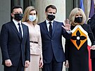 Prezident Emmanuel Macron a jeho ena Brigitte se setkali s ukrajinským...