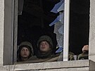 Ukrajintí vojáci v centru Kyjeva (26. února 2022)