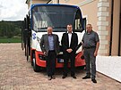 Zleva: majitel firmy Dekstra Ivo Soudek, Martin Uher mladí a Martin Uher...