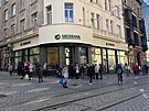 Ped pobokami ruské Sberbank v Brn se tvoí fronty, lidé chtjí pevést...