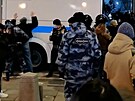 Ruská policie pozatýkala tém dva tisíce demonstrant proti válce na Ukrajin
