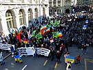 Demonstrace v enev na podporu Ukrajiny bhem ruské invaze (26. února 2022)