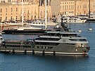 Luxusní jachta Ragnar v pístavu na Malt.