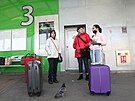 Odjezd Ukrajinc� z pra�sk�ho autobusov�ho n�dra�� Florenc na Ukrajinu, kterou...