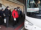 Odjezd Ukrajinc� z pra�sk�ho autobusov�ho n�dra�� Florenc na Ukrajinu, kterou...