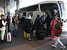 Odjezd Ukrajinc� z pra�sk�ho autobusov�ho n�dra�� Florenc na Ukrajinu, kterou...