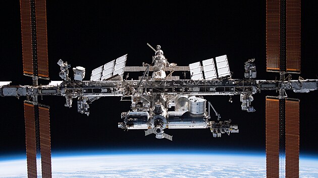Mezinárodní vesmírná stanice v listopadu 2021. Snímek byl pořízen z paluby Crew... | na serveru Lidovky.cz | aktuální zprávy