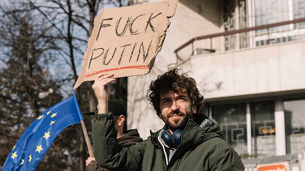 Protesty u ruské ambasády v Praze. (24. února 2022)