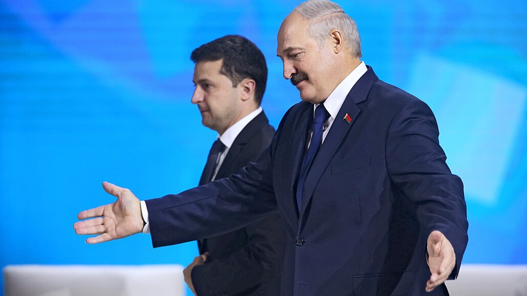 Bloruský prezident Alexandr Lukaenko a ukrajinský prezident Volodymyr...