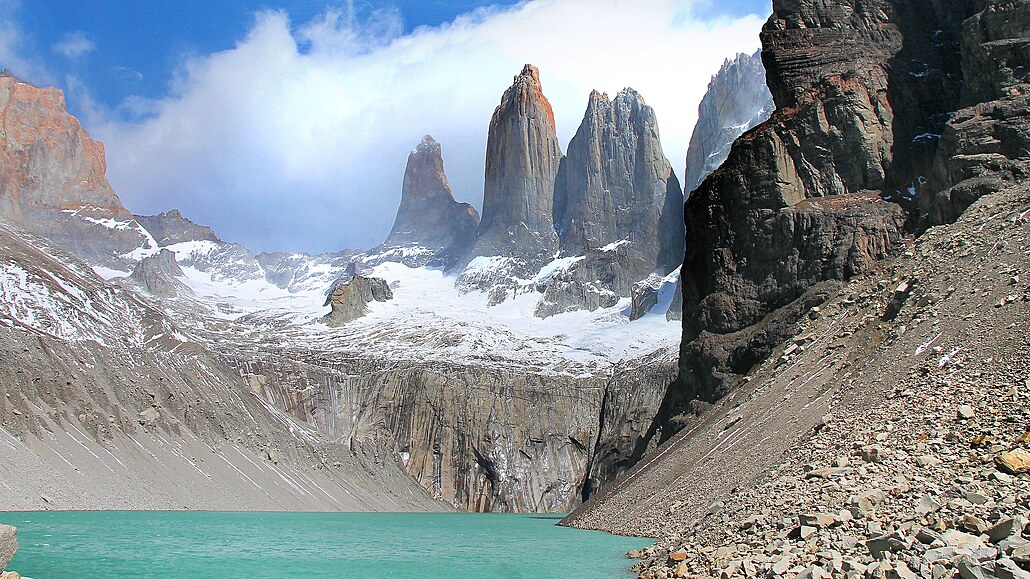 Nejcharakteristitjí scenérie v Národním parku Torres del Paine. Toto jsou...