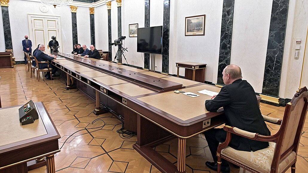 Ruský prezident Vladimir Putin předsedá schůzce o ekonomických otázkách v...