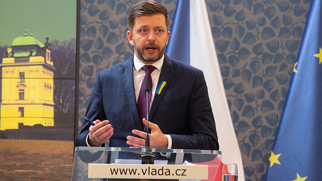 Ministr vnitra vít Rakušan promluvil na tiskové konferenci po mimořádném...