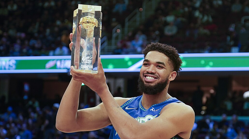 Karl-Anthony Towns jako král troka�� b�hem NBA All-Star víkendu