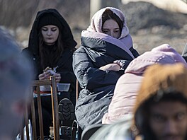 Uprchlíci na hraniních pechodech Ukrajiny se státy EU ekají a desítky hodin...