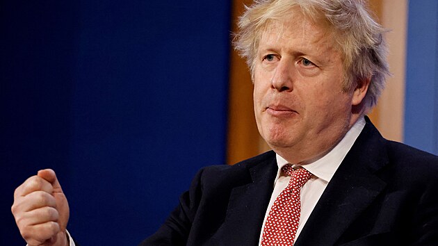 Britský premiér Boris Johnson hovoí na tiskové konferenci k dní na Ukrajin....