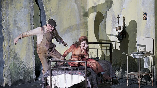 Pavel Černoch jako Laca a Svetlana Aksenovová jako Jenůfa v Janáčkově Její pastorkyni v Theater an der Wien