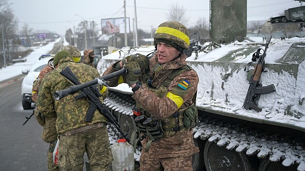 Ukrajinský voják v Charkov na Ukrajin. (25. února 2022)