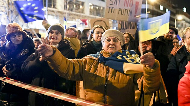 Demonstrace na podporu Ukrajiny uspořádaná spolkem Milion chvilek na Václavském náměstí v Praze (22. února 2022)