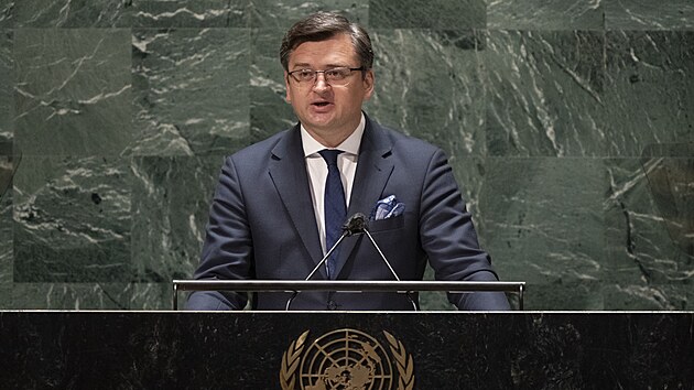 Ukrajinsk ministr zahrani Dmytro Kuleba bhem zasedn Valnho shromdn OSN, kter jednalo o rusk invazi na Ukrajin. (23. nora 2022)