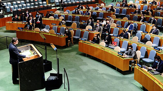 Ukrajinsk ministr zahrani Dmytro Kuleba bhem zasedn Valnho shromdn OSN, kter jednalo o rusk invazi na Ukrajin. (23. nora 2022)